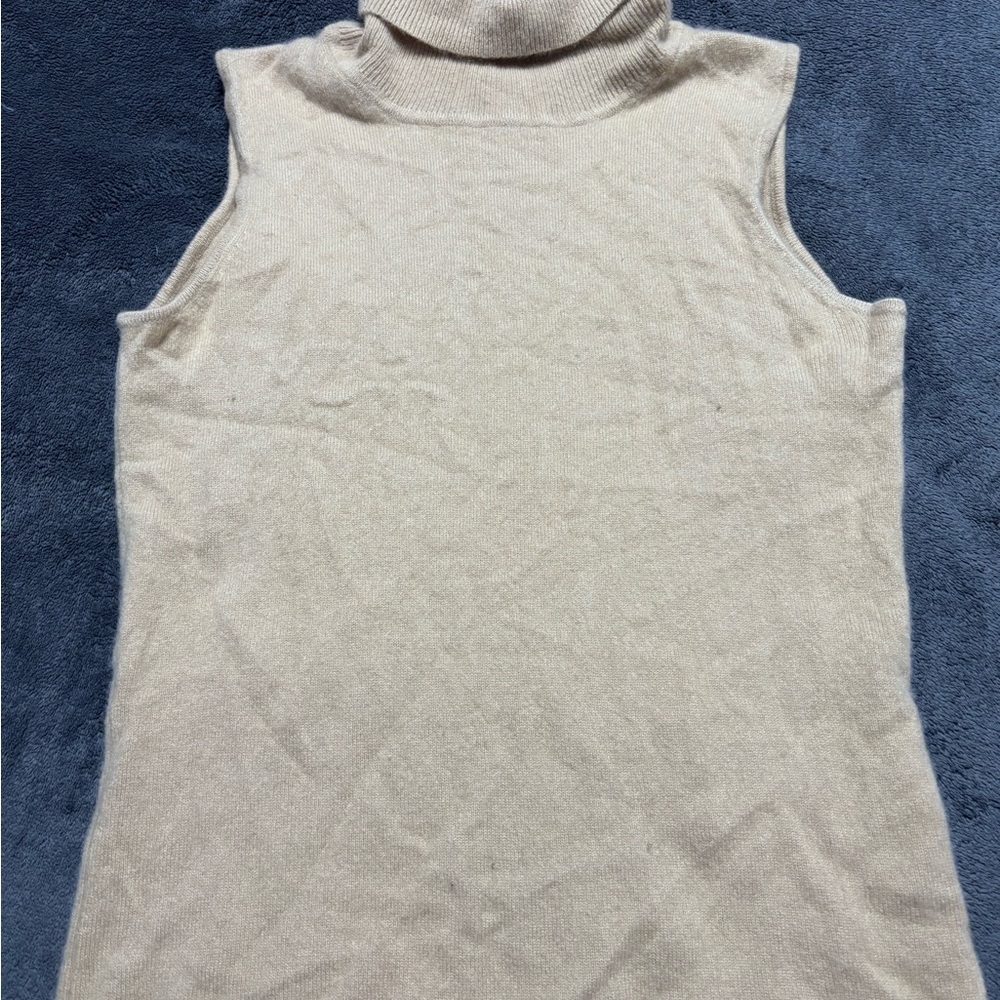 Sleeveless Turtleneck cashmere Knit Top - Light Beige